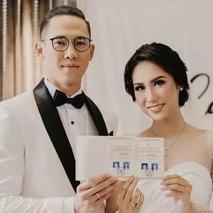 Momen bahagia istri Ryuji Utomo umumkan kehamilan anak pertama