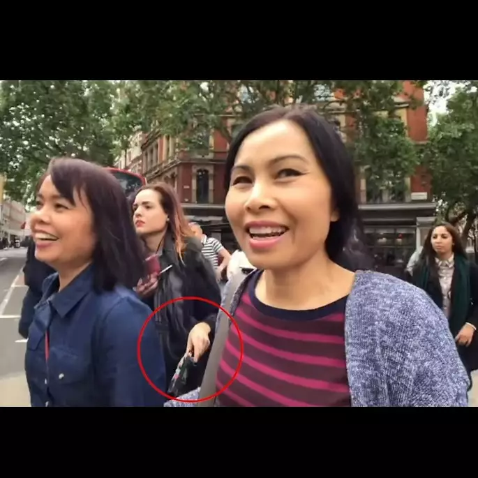 Detik-detik aksi copet terekam video vlog korbannya