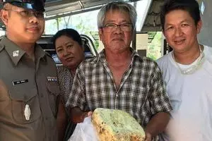 Nelayan ini kaget temukan muntahan paus senilai Rp 460 juta