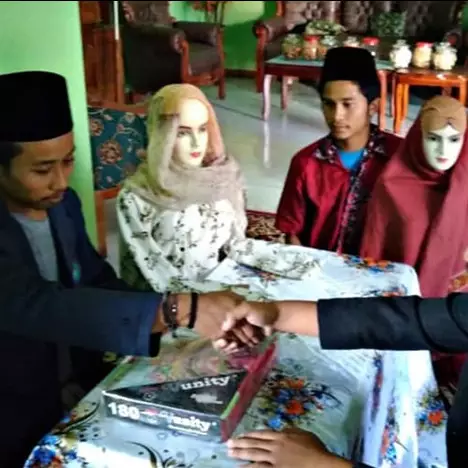 Pria viral 'menikahi' manekin beri kejutan ultah, ini potretnya