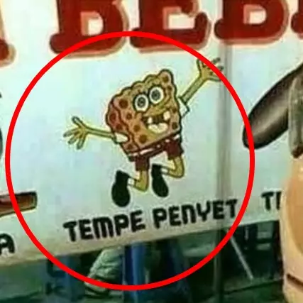 8 Spanduk warung pecel lele ini absurd abis, bikin tepuk jidat