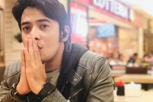 8 Potret perdana Kriss Hatta di televisi usai vonis bebas, kurusan