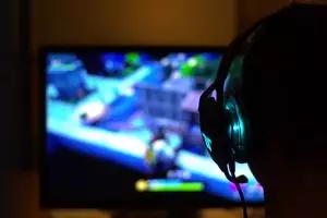 Demi biaya berobat ayahnya, remaja ini main game 10 jam sehari