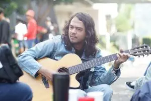 Cara Jason Ranti mendalami karakter Pidi Baiq di film Koboy Kampus