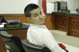 Steve Emmanuel divonis 9 tahun penjara dan denda Rp 1 miliar