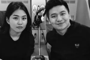 7 Potret romantis Rius Vernandes & Elwi, viral karena Garuda Indonesia