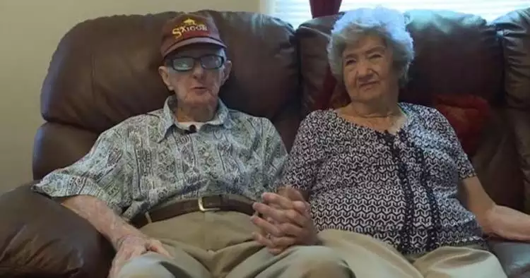 Cinta sehidup semati, 71 tahun nikah & meninggal di hari sama