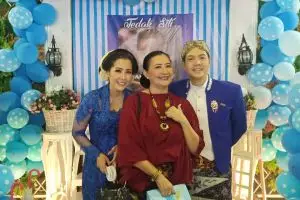 10 Momen upacara tedak siten putra Ardina Rasti, penuh kebahagiaan