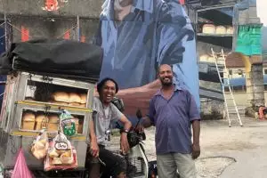 Hidupnya inspiratif, penjual roti ini dapat kejutan mengharukan