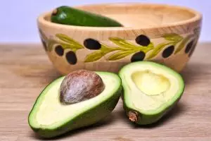 6 Manfaat minyak alpukat untuk kecantikan, menghaluskan kulit