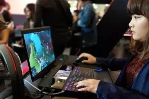 Laptop gaming OMEN layar ganda ini bakal manjain gamer, speknya dewa