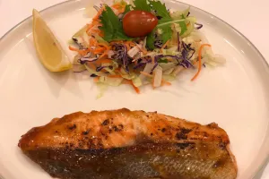 Salmon Guriru hadir sebagai sajian menu sehat di Hokben