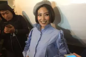 Selain untuk fashion, ini alasan Ayu Dewi pakai barang branded