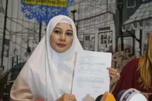 Sandy Tumiwa dipenjara, ini alasan Vivi Paris ajukan talak cerai