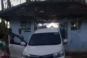 Heboh mobil masuk kuburan tengah malam, sopir mengira sampai rumah