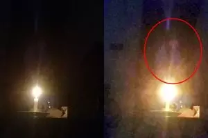 Viral foto penampakan kuntilanak saat mati lampu, awas merinding!