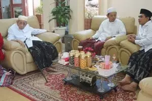 Firasat Gus Yasin sebelum Mbah Moen berangkat ke Mekah