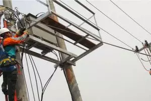 Siapkan kompensasi listrik mati Rp 839 M, PLN potong gaji pegawai