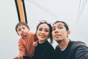 Andien ingin hamil lagi, tanggapan sang anak ini bikin gemas