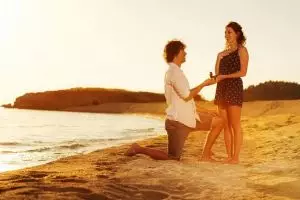 Lamar kekasih pakai cara nyeleneh, pria ini malah tuai kritik