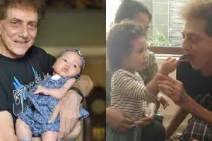 6 Momen Ahmad Albar momong anaknya yang masih balita, berasa cucu