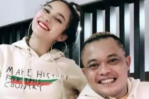 Sule beri kejutan ulang tahun ibunda Naomi Zaskia, makin serius?