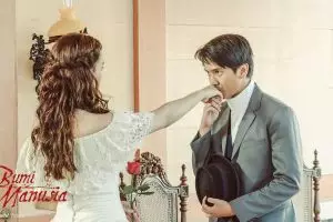 10 Momen Iqbaal Ramadhan & Mawar Eva di balik layar Bumi Manusia