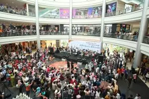 Nih acara yang memadukan konser dengan flashmob dan drama musik