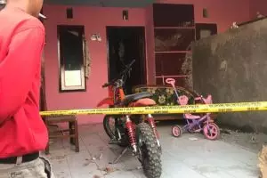 Kisah balita peluk jasad ayahnya selama 3 hari ini bikin haru