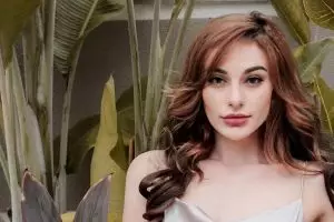 7 Potret Nora Alexandra kenakan mahkota putri Bali, memesona