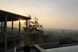 Beda kebiasaan turis asing dan lokal saat liburan di Bandung