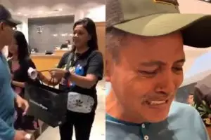 Momen cewek hadiahi ayah sepatu impian saat ultah ini bikin haru