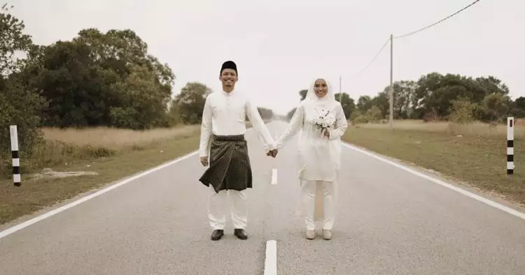 Mobil mogok saat akan prewedding, yang dilakukan pasangan ini unik