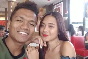 Potret pasangan ini viral, bukti cinta tak pandang fisik