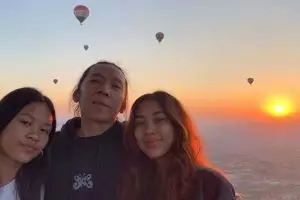 Ritual pagi yang asik Bimbim 'Slank' dan putrinya, bikin gemes