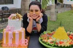 7 Momen perayaan ultah Mayangsari ke-48, gelar lomba bak 17-an