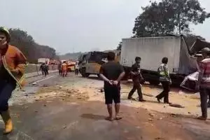 Misteri wanita baju putih sebelum kecelakaan maut tol Cipularang