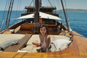 12 Potret liburan Adinda Bakrie di Labuan Bajo, seru dan mewah abis