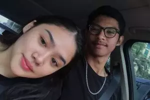 6 Momen mesra putri Mulan Jameela, Tiarani Savitri & kekasihnya