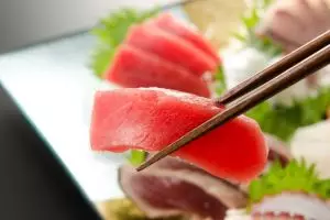 Makan raw fish bertahun-tahun, nasib pria ini berujung tragis
