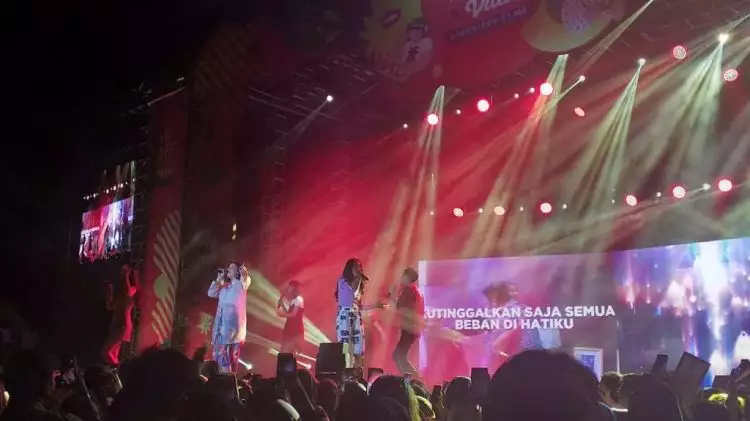 Lagu Bebas milik Iwa K sukses dibawakan di ON OFF Festival