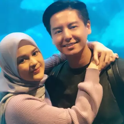 10 Momen bulan madu Roger &amp; Cut Meyriska, penampilannya curi perhatian