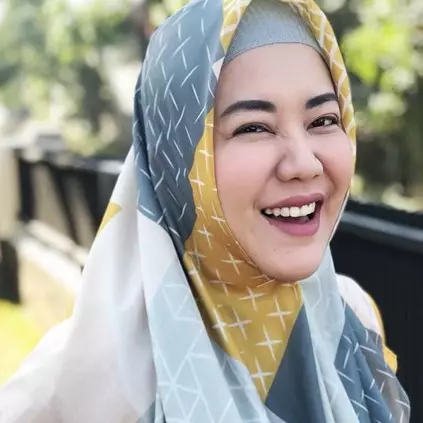 Potret Duo Semangka foto bareng Risa Saraswati tuai sorotan