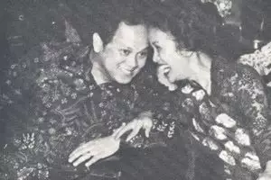 Cerita haru di balik tempat makam Habibie bersebelahan dengan Ainun