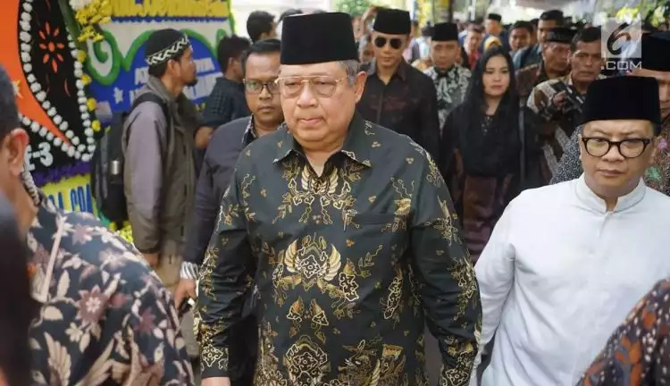 Kompak pakai baju batik, keluarga SBY melayat ke rumah Habibie