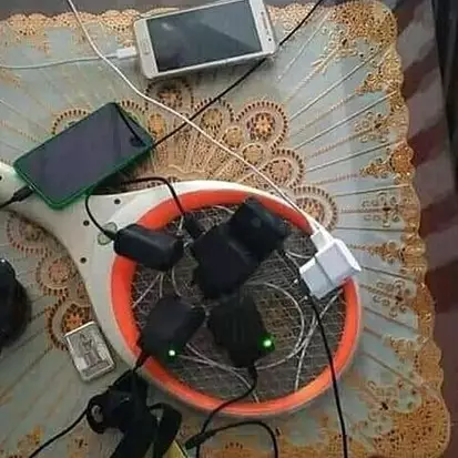10 Lifehack charger handphone ala warganet ini bikin tepuk jidat