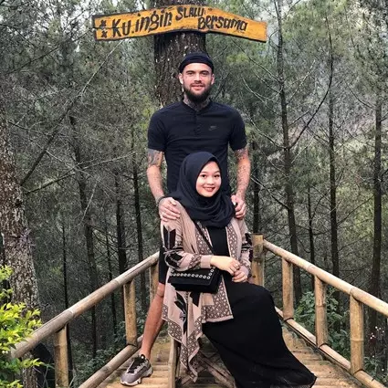 5 Potret babymoon Diego Michiels dan istrinya, gayanya disorot