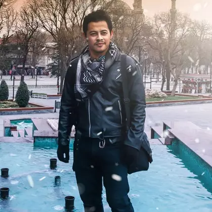 Viral guru ganteng digombalin murid, ini lho sosoknya