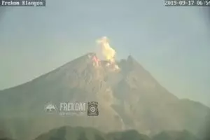 Gunung Merapi keluarkan awan panas guguran sejauh 1.100 meter
