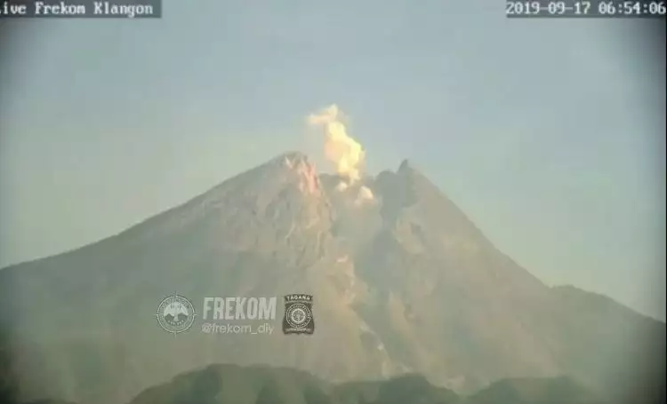 Gunung Merapi keluarkan awan panas guguran sejauh 1.100 meter